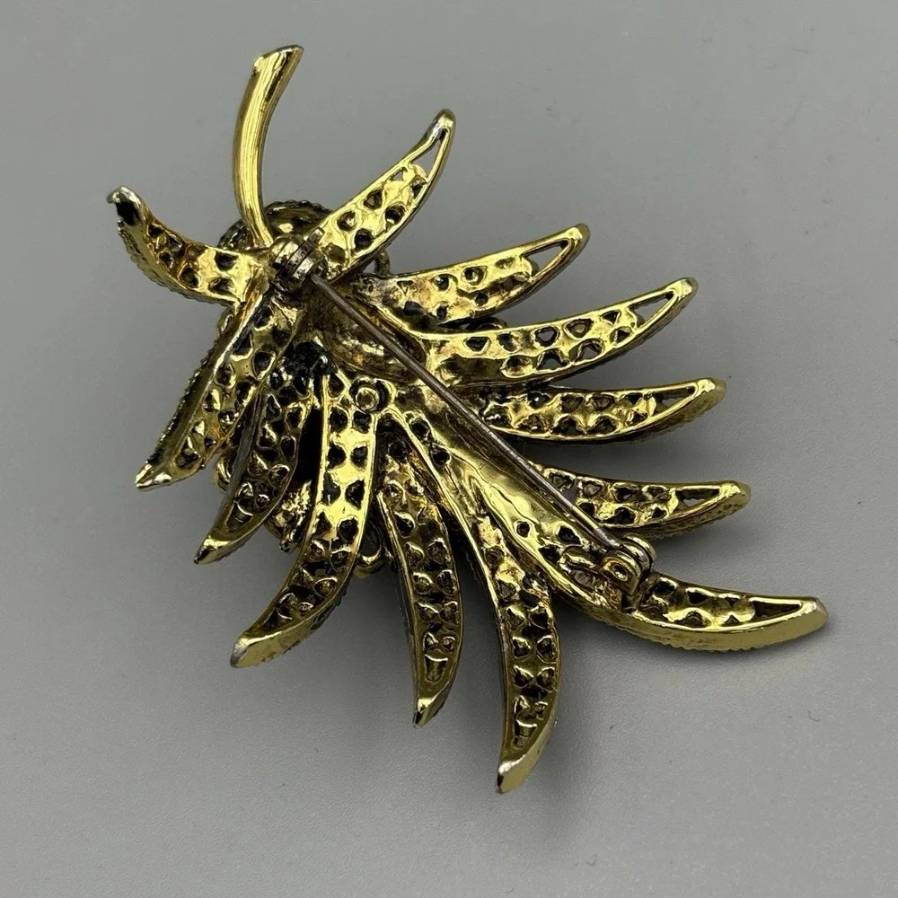 Vintage Weiss Brooch Harlequin Rivoli Unsigned Leaf GORGEOUS RARE